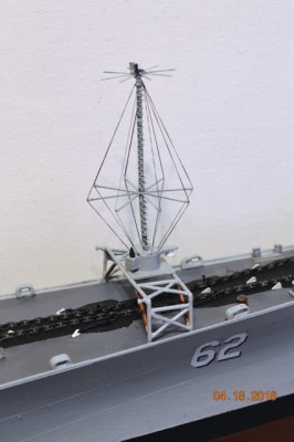 Fwd UHF Antenna Stbd_1.JPG