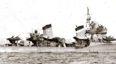 Ushio, Oct 1943 after refit - midsection.jpg