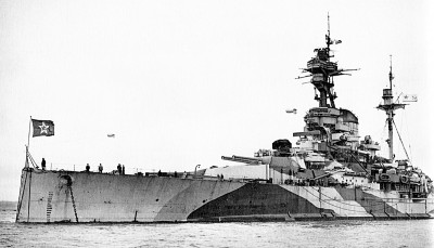 This is the same ship, wearing the same camouflage but flying the Soviet flag, 1944. Notice the camouflage looks quite weathered. We assume this is still the 1942 paintjob.
