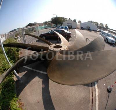 463007-nuclear-submarine-propeller.jpeg