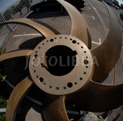 463030-submarine-propeller.jpeg