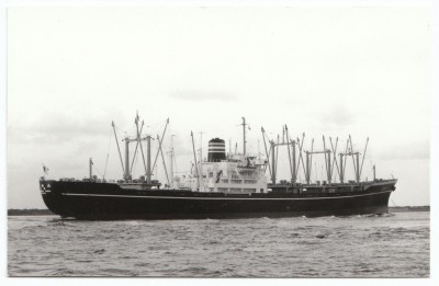 M.V. Yamashiro Maru (ii), � John Clarkson.