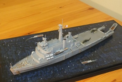 HMS Fearless (L10) top view.jpg