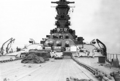 Musashi_battleship_in_1942.jpg