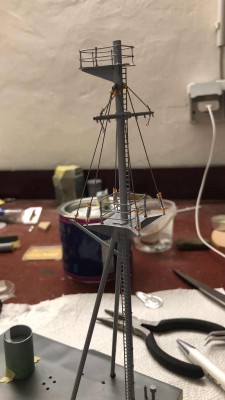 Main mast in grey