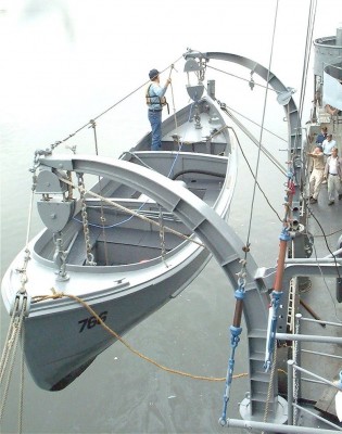26' Whaleboat on Davits.jpg