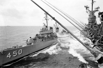 DD-450 Unrep Stbd Bow.jpg