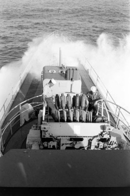 DD-450 Bow Heavy seas.jpg