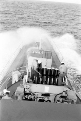 DD-450 Hedgehog Heavy seas.jpg