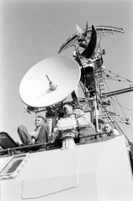 DD-450 Mast and director.jpg