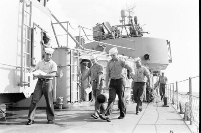 DD-450 Strbd Stern.jpg