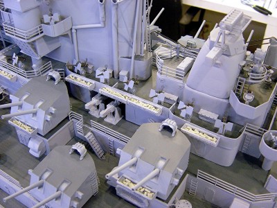 This area portside is where the other crane used to be. It was removed and this 20MM arrangement was added. Note the practice loading machine below the 20's, between the 5" turrents.