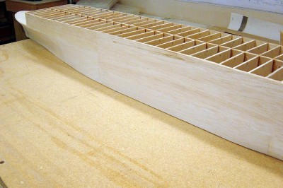Midships, portside. Again note the tight joints between the sheets. This second layer also adds rigidity.