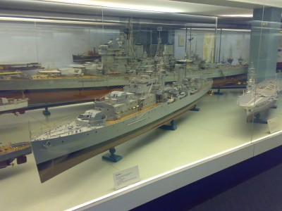 800px-HMS_Scylla_%2898%29_model.jpg
