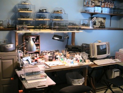 Main assembly, detailing work bench. For larger assemblies, the work bench at the lefthand side becomes the assembly site while the front bench is used for detailing work.