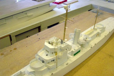 Heres an overall view of the progress on the DE. Note the nav. bridge nearly completed, as well as the mainmast. Aft mast in progress. I have also started to add deck hardware such as cleats, chocks, bitts, etc.