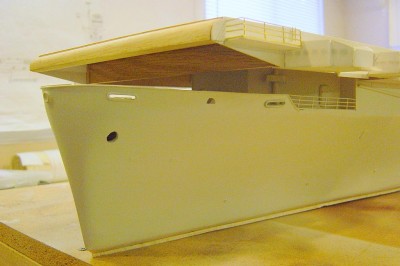 Another bow view here, portside. I have to add all the support structure here beneath the flightdeck soon, as well as the anchors. I'll fabricate the support structure from styrene.