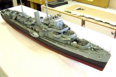 DSC04385.JPG (83.62 KiB) Viewed 8432 times Overall view from stb. side here. The ship is finished in MS.22. I used acrylic and enamels here.