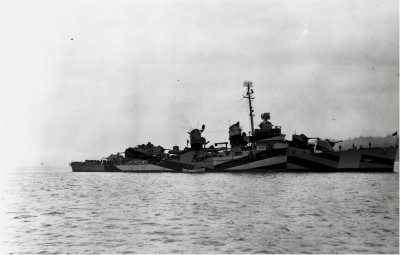 USS Hart (DD-594) - Note the object on the forward side of the aft stack.