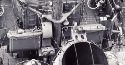 Pilot house of USS Heerman (DD 532)  from aft side.  Just to the right of the circle on the right of the picture is a skylookout chair on the navigation bridge level.