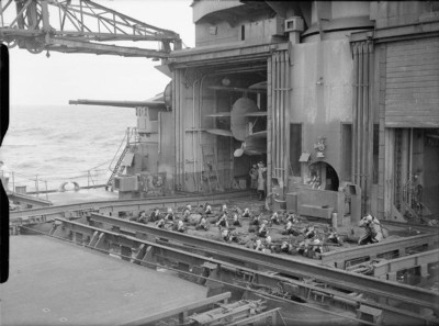 aircraft deck   qe.jpg