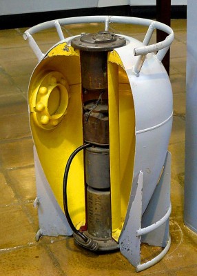 04DepthChargeCutaway Mk-9 Entered Service 1943.jpg