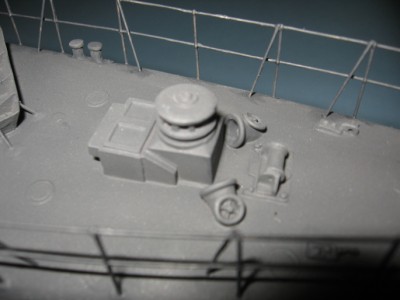 The cast resin capstan, chain pipes and roller on the foredeck, after the model had been sprayed "graphite" grey/black. The deck colour will be brush painted later.