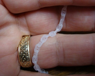 Close up of the 0.9mm links