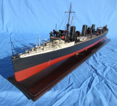 CHMS HMS Velox.JPG (189.56 KiB) Viewed 3202 times HMS Velox at 1/48th scale. No WT gear was fitted when she was launched, hence she just has a signal mast.