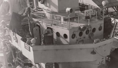 A device similar to the "box" on the pilot house roof with the six speaker horns has been identified as a "reproducer" on a Gearing Class DD.  Wht did it do?