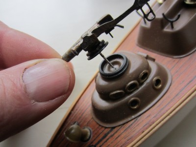The mounting wire for the gun was left quite long to reduce the chance of the weapon falling off.