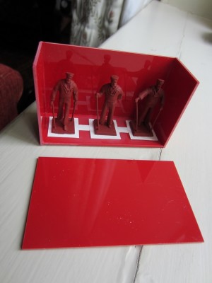 The retaining wall for the mould.