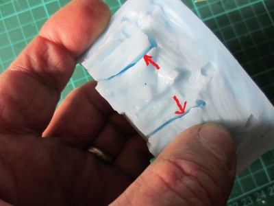 The secondary incisions into the mould.