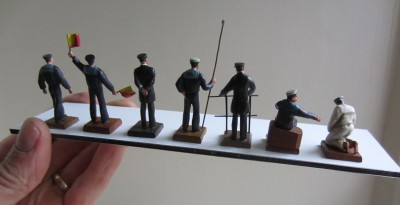 002.JPG (144.89 KiB) Viewed 10905 times The 7 finished and painted RN crew c1900,