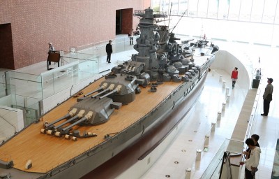 Revised Yamato 1/10 build in Kure.  Eyes on the forward AA shields.
